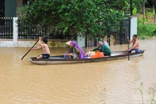 Residents in Dai Loc Commune travel by boat due to flooding. (Photo: CONG VINH)