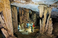 Visitors explore caves in the Lang Son UNESCO Global Geopark area. (Photo: VIETNAM EXPEDITIONS)