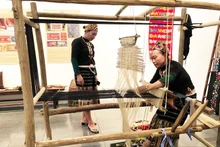 The brocade weaving craft of the Thai Thanh people in Nghe An Province.
