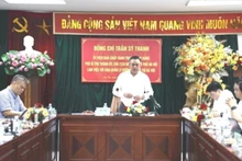 Chairman of Ha Noi People's Committee Tran Sy Thanh delivers a concluding speech at the meeting.