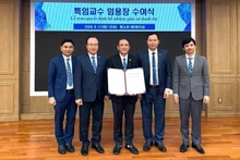 Prof.Dr. Nguyen Trung Viet, Rector of Thuy Loi University, together with his delegation, at Keimyung University on this occasion.