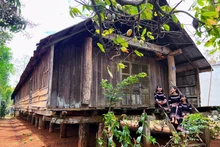 The E De longhouse in Kmrơng Prông B Village, Ea Tu Commune, Buon Ma Thuot City, Dak Lak Province.