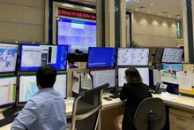 Forecasters analyse data on the SmartMet system to issue forecasts and early disaster warnings at the National Centre for Hydro-Meteorological Forecasting. (Photo: HOAI LINH)