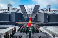 The re-enactment of a military parade at Red Square, expected to take place during the “To quoc trong tim” concert, has attracted great interest. (Photo: THANH DAT)