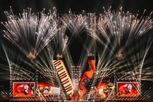 Brilliant fireworks lit up the sky at the art and political programme “Fatherland in Our Hearts” held on the evening of August 10, 2025, at My Dinh Stadium. (Photo: PHUONG ANH)