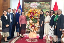Lao Embassy officials congratulate the Ministry of Culture, Sports and Tourism on the 80th anniversary of its founding.