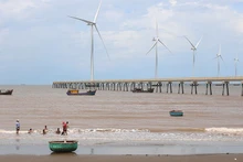 The offshore wind power project in Truong Long Hoa Ward, Vinh Long Province, has been put into commercial operation.