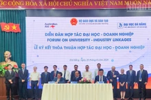 The signing ceremony included cooperation agreements between universities, higher education institutions, and corporations, and businesses.