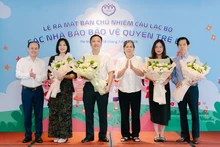 Representatives of the newly-established Executive Committee of the Journalists’ Club for the Protection of Children's Rights pose for a photo at the event. (Photo courtesy of the organisers)