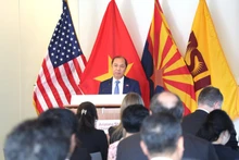 Vietnamese Ambassador to the US Nguyen Quoc Dung speaks at the seminar. (Photo: VNA)