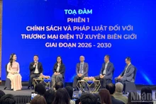 Speakers participating in the panel discussion. (Photo: TRUNG HUNG)