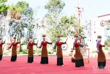 Artisans from Bac Binh commune perform at the closing ceremony of the first Lam Dong provincial Gong Club Festival in 2025.