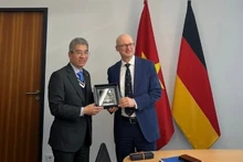 Vietnamese Ambassador to the Federal Republic of Germany Nguyen Dac Thanh and Marcus Pleyer, State Secretary at the Federal Ministry of Research, Technology and Space. (Photo courtesy of the Vietnamese Embassy in Germany)