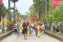 Khmer people in Vinh Long enjoy the festival.