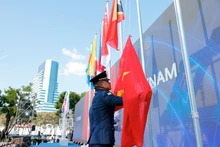 Flag-raising ceremony of the Vietnamese sports delegation at the 33rd SEA Games. (Photo: VNA)