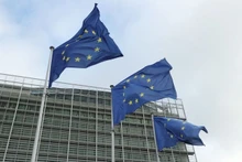European flags fly outside the European Commission headquarters in Brussels, Belgium. (Photo: Xinhua/VNA)