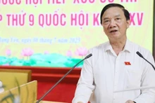 Nguyen Khac Dinh, Vice Chairman of the National Assembly, speaks at the meeting with voters in Hung Yen Province.