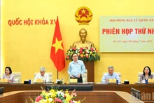National Assembly Chairman Tran Thanh Man, Chairman of the National Election Council and Vice Chairpersons of the National Election Council chair the meeting.