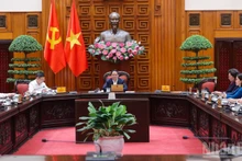 PM Pham Minh Chinh chairs the meeting with permanent Government members and representatives from ministries and agencies on September 12. (Photo: NDO)