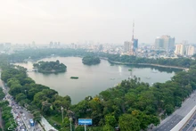 The green spaces of Thong Nhat Park help purify and regulate the climate in Ha Noi (Photo: VNA)