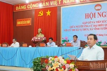 Politburo Member Tran Duc Thang, Minister of Agriculture and Environment, meets with voters in Constituency No.3, Can Tho City.