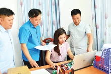 Cadres of Pa U commune (Lai Chau province) discuss and deploy work directly in the digital environment. (Photo: Pham Cuong)
