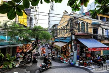 A bustling corner of Ha Noi's Old Quarter. (Photo: THANH DAT)