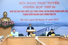 Prime Minister Pham Minh Chinh (C) presides over the 21st meeting of the State steering committee for national key projects in the transport sector. (Photo: VNA)