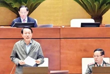 Minister of Public Security Luong Tam Quang delivers a speech explaining and clarifying a number of issues raised by NA deputies. (Photo: DANG ANH)