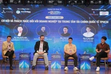 Experts participate in the discussion on opportunities and challenges for businesses at the Ho Chi Minh City International Financial Centre.