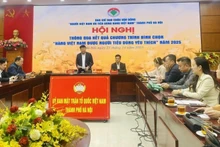Leader of the Viet Nam Fatherland Front Committee of Ha Noi speaks at the conference.