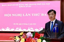Ha Noi Party Committee Secretary Nguyen Duy Ngoc delivers the opening speech at the conference.