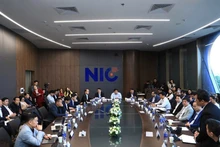 Deputy Prime Minister Nguyen Chi Dung (centre), officials of the Ministry of Finance and the Ministry of Science and Technology, representatives of research institutes and universities, and nearly 70 experts from 22 countries attend the event. (Photo: National Innovation Centre)