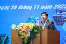 Deputy Prime Minister Nguyen Chi Dung speaks at the 2025 cooperative and collective economy forum in Ha Noi on November 28. (Photo: VNA)