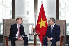 General Secretary of the Communist Party of Vietnam (CPV) Central Committee To Lam (right) meets with Chris Drewer, Senior Vice President and Head of Global Accounts, Asia–Pacific, at Airbus Group in the UK. (Photo: VNA)