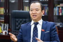 Associate Professor, Dr. Bui Hoai Son during an interview with the press. (Photo: TL)