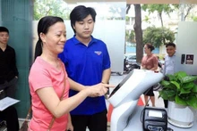 People use AI Robots when coming to the Cua Nam Ward Public Administration Service Point in Ha Noi.