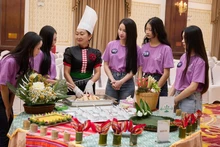 Contestants learn to cook dishes with chefs from famous restaurants. (Photo courtersy of the Organising Committee)