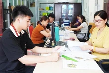 Young workers looking for jobs at the Ha Noi Employment Service Centre.