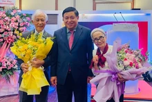 Professor Tran Thanh Van and Professor Le Kim Ngoc are pictured with Deputy Prime Minister Nguyen Chi Dung.