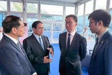 Prime Minister Pham Minh Chinh (2nd from left) and Chinese Vice President Han Zheng (3rd from left) meet on the sidelines of the third United Nations Ocean Conference (UNOC 3) in Nice, France, on June 9.(Photo: VNA)