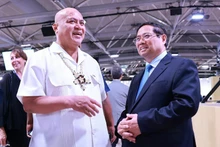 Prime Minister Pham Minh Chinh (R) meets with Prime Minister of Tuvalu Feleti Penitala Teo. (Photo: VNA)