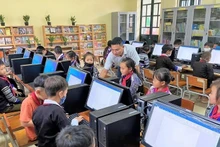 In Tuyen Quang, promoting the construction of a digital ecosystem, connecting with open learning resources in teaching and learning has helped students access a treasure trove of global knowledge. (Photo: the Department of Education and Training)