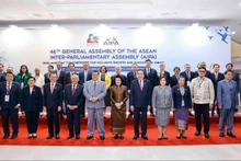 National Assembly Chairman Tran Thanh Man, Speaker of the Malaysian House of Representatives Johari bin Abdul - President of AIPA-46, and heads of delegations of AIPA member parliaments. (Photo: PHAM THANG)