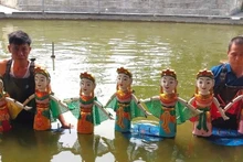 A performance by the Nguyen Xa water puppet troupe (Dong Hung commune, Hung Yen province).