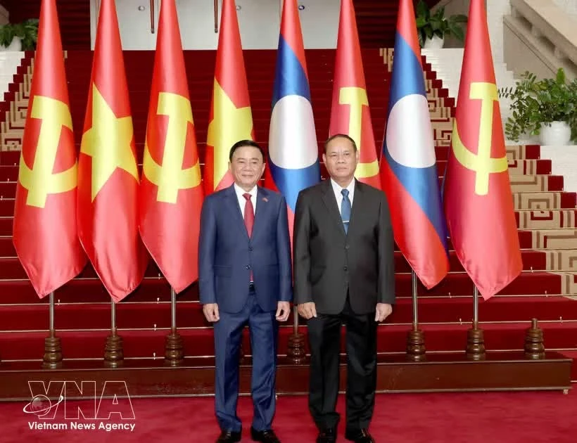 Viet Nam, Laos strike new cooperation documents to further enhance ties
