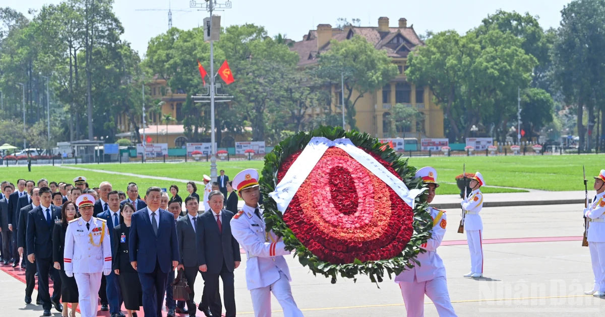 Top Chinese leader pays tribute to President Ho Chi Minh