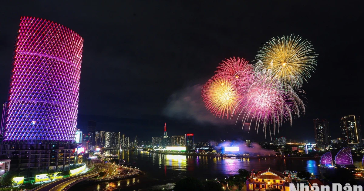 [In Photos] Ho Chi Minh City: Fireworks shine bright to celebrate Lunar ...