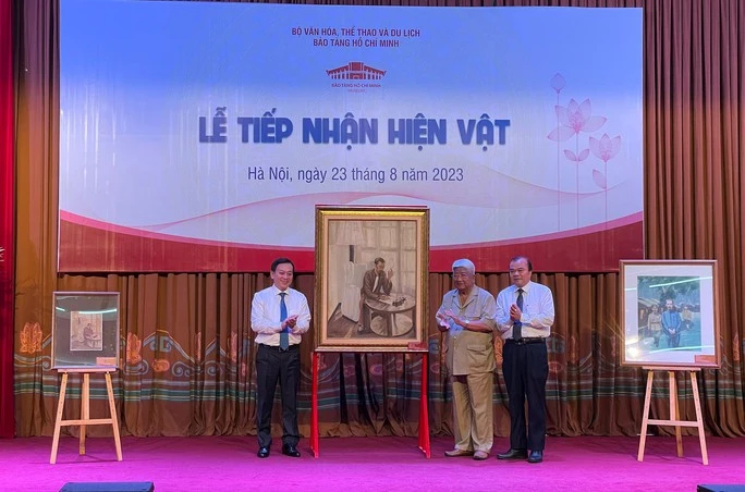 Museum receives paintings of President Ho Chi Minh by artist Van Giao