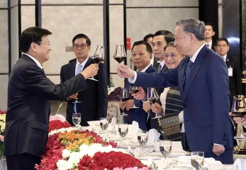 Lao media spotlights Vietnamese State President's visit
